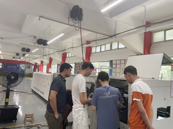 Entrenamiento y aceptación de impresora de pasta de soldadura en I.C.T