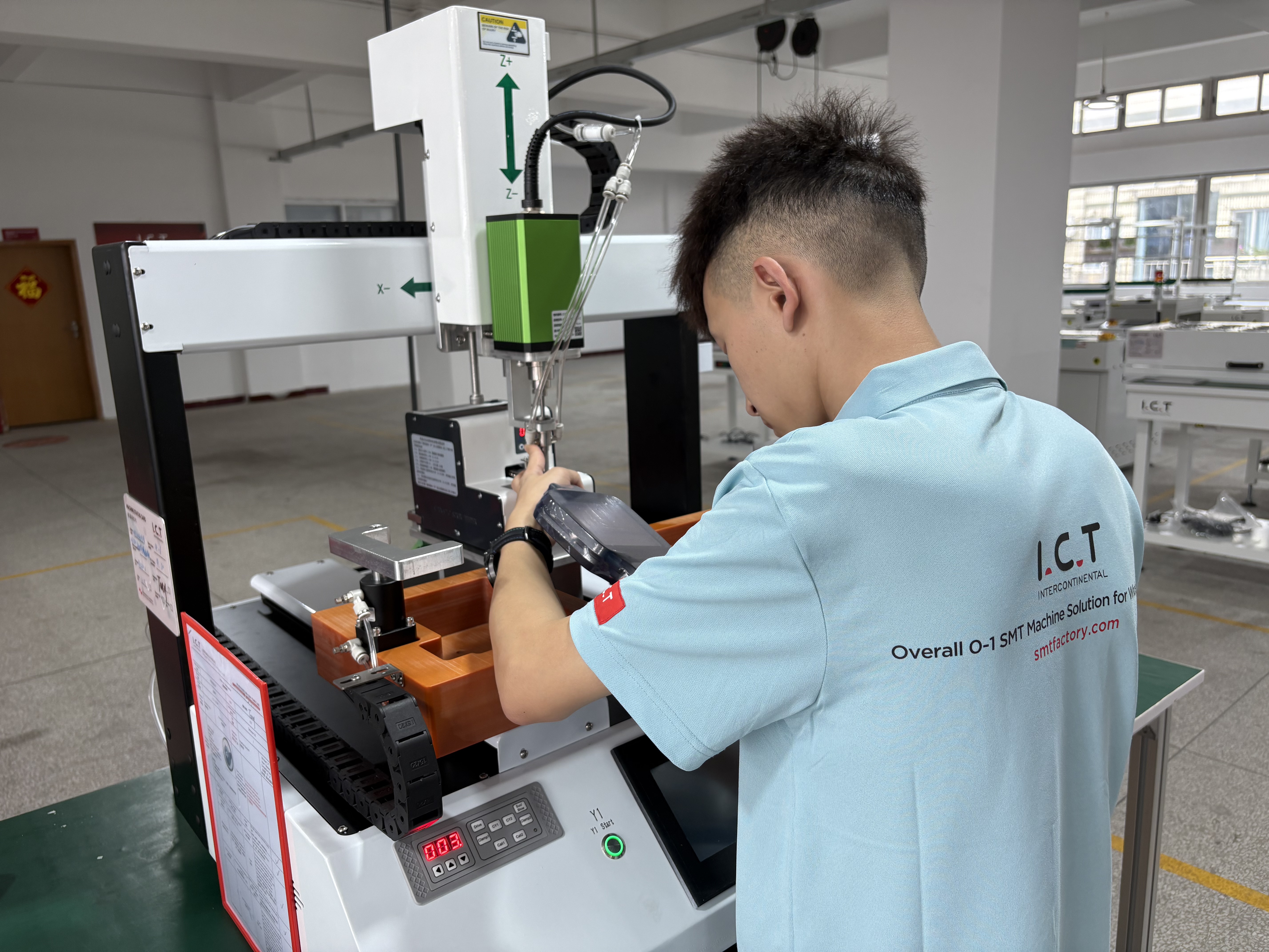 robot de tornillo de escritorio.jpg