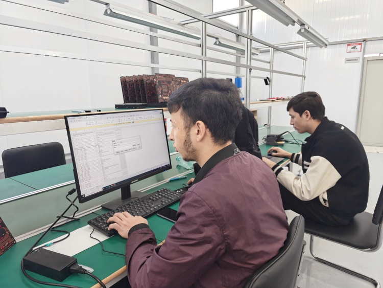 Instalaci&oacute;n y formaci&oacute;n t&eacute;cnica en Uzbekist&aacute;n