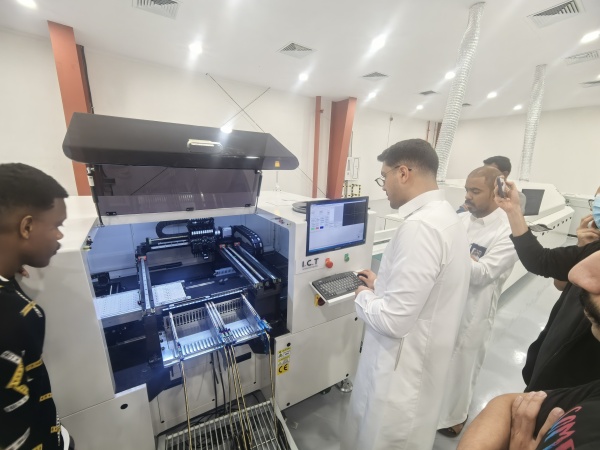 I.C.T SMT Instalación y entrenamiento de la línea