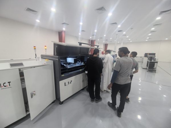 SMT Instalación y entrenamiento de la línea en Arabia Saudita